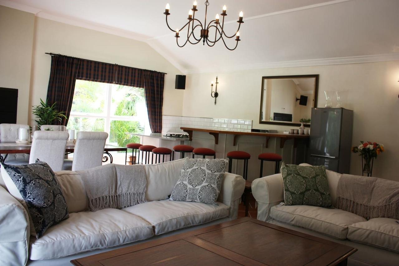 Camelot In Constantia Bed & Breakfast Cape Town Exterior photo